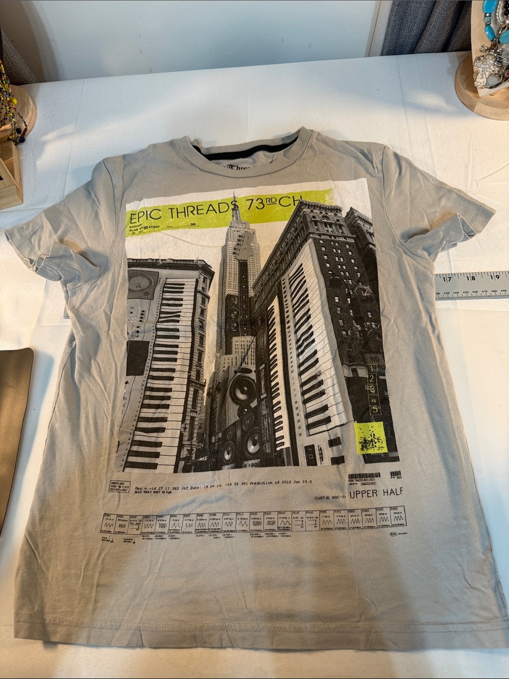 Epic Thread Boys medium tshirt musical Guc size medium